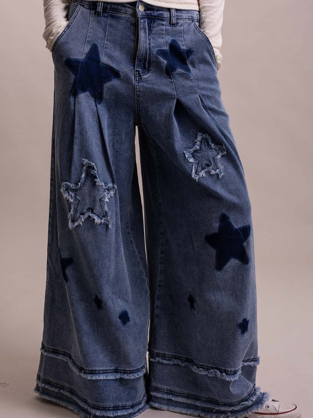 STAR PATCH WIDE LEG STRETCHY DENIM PANTS